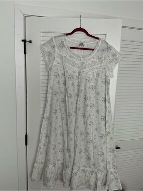 Lindsey Blake White Floral Short-Sleeve Cotton Nightgown medium cottagecore boho